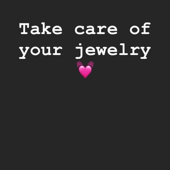 Untreated emerald charms nest delicate silver necklace - Picture 5 of 5